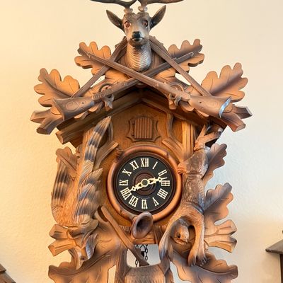 LOT 168W: Vintage Deer Head German Wooden Wall Cuckoo Clock