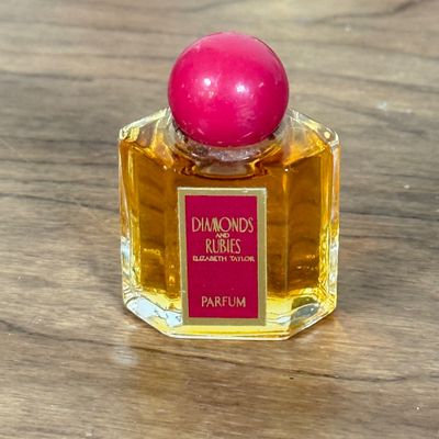 LOT 45F: Vintage Perfume Splash Bottles: Elizabeth Arden Red Door, Diamonds & Rubies, Samsara Guerlain & More