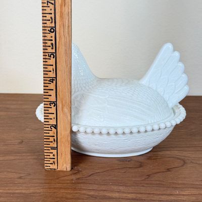 LOT 35F: Vintage Milk Glass Hen on a Nest (6")