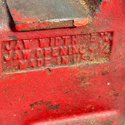 LOT 79G: Vintage Wilton Red Bench Vice
