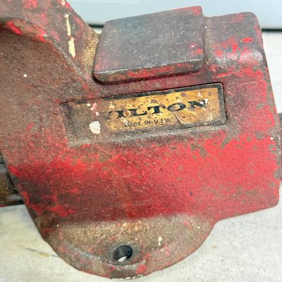 LOT 79G: Vintage Wilton Red Bench Vice