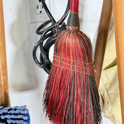 LOT 121G: Yard Tools: Shovel, Brooms, Rakes