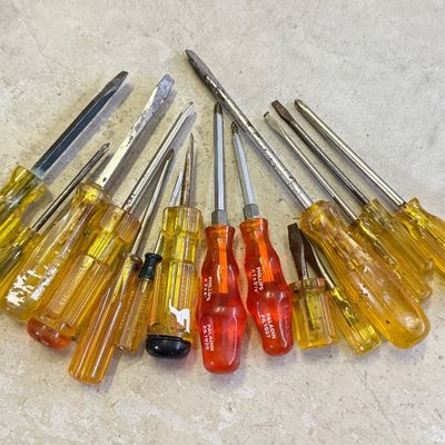 LOT 98G: Variety of Screwdrivers