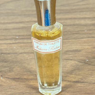 LOT 47F: Vintage Perfume Splash Bottles: Estée Lauder, Adolfo, Nina Ricci & More