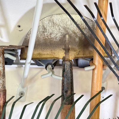 LOT 121G: Yard Tools: Shovel, Brooms, Rakes