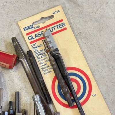 LOT 109G: Variety of Drill Bits & NIP Glass Cutter