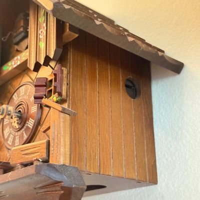 LOT 169W: Vintage German Black Forest Schneider Wooden Wall Cuckoo Clock