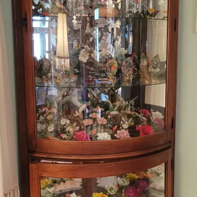 Corner Curio with birds and flowers 
