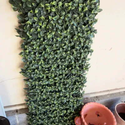 Expandable faux ivy privacy trellis, terracotta strawberry pot