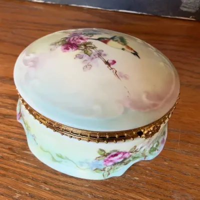 Hand-painted porcelain trinket box, hummingbird and roses, hinged lid