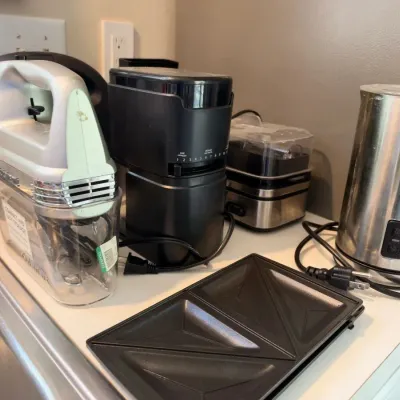 Small kitchen appliances, hand mixer, coffee grinder, milk frother, sandwich maker