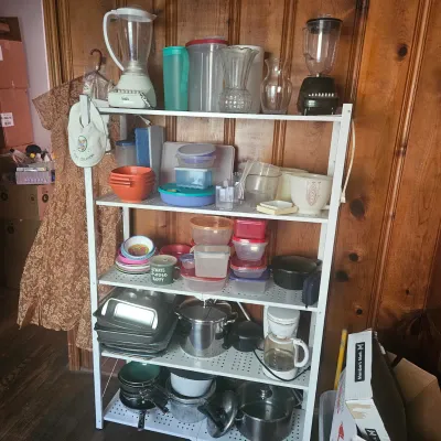 Various kitchen ware