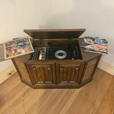 Mid Century Vintage Stereo Phono Cabinet (Works)