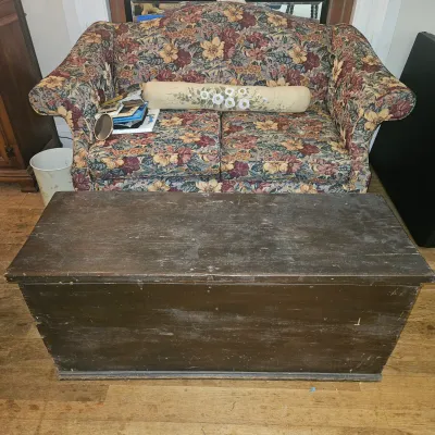 Antique 6 board chest with Snipe Hinges