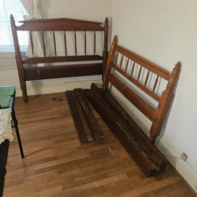 Antique Jenny Lind Spool Spindle bed