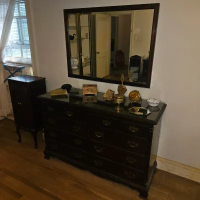 Dresser w/Mirror