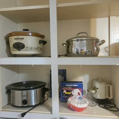Crock pots and slow cookers