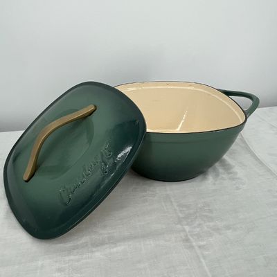 Lot 2 Cast Iron Dutch oven