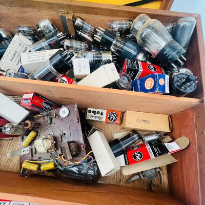Lot 49 Sylvania TV & other Tubes and case
