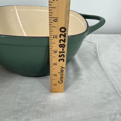 Lot 2 Cast Iron Dutch oven