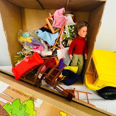 Lot 100 Sunshine Family items