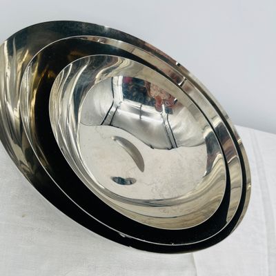 Lot 121 Stainless steel nesting bowls