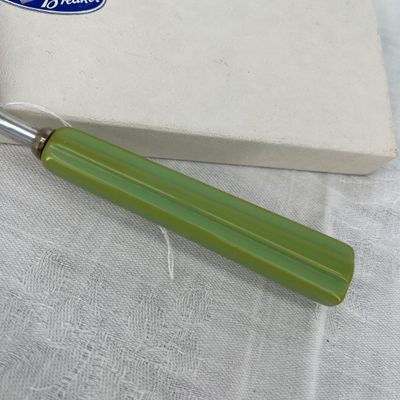 Lot 18 Vintage Tupperware & bakelite Handle cake server