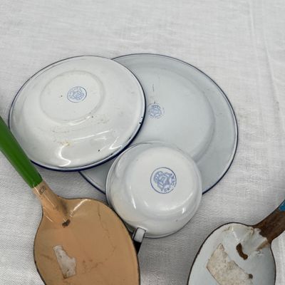 Lot 10 Vintage granite ware