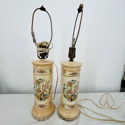 Lot 28 Matching vintage lamps
