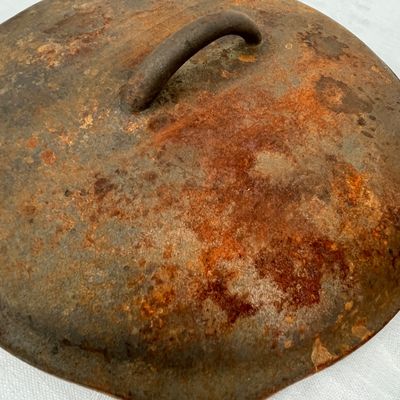 Lot 3 Lodge Dutch oven
