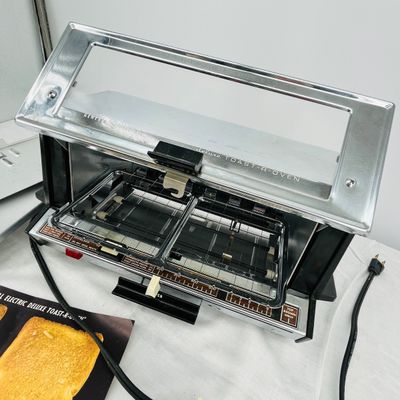 Lot 41 GE Toaster oven