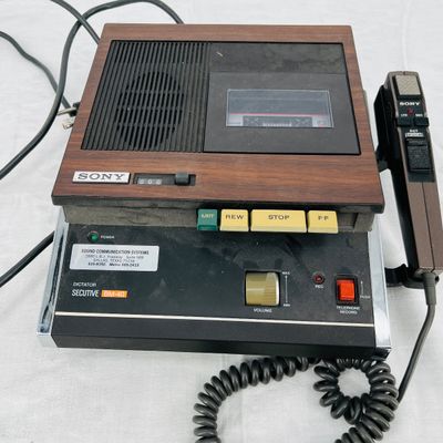 Lot 33 Sony dictograph machine