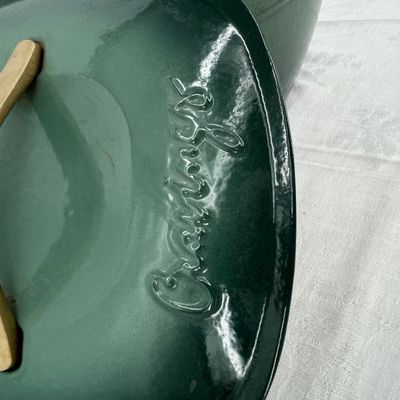 Lot 2 Cast Iron Dutch oven