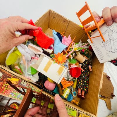Lot 100 Sunshine Family items