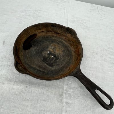 Lot 6 Griswold #3 Skillet