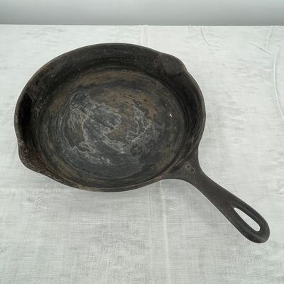 Lot 4 Wagner #8 Skillet