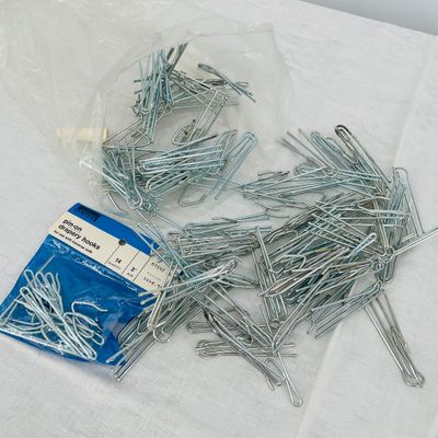 Lot 105 Bag of drapery hooks