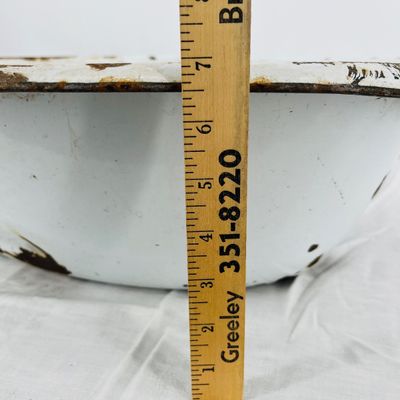 Lot 46 Graniteware oval baby bath