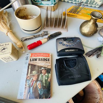 Lot 146 Junk drawer assortment