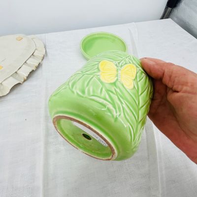 Lot 129 Ceramic items