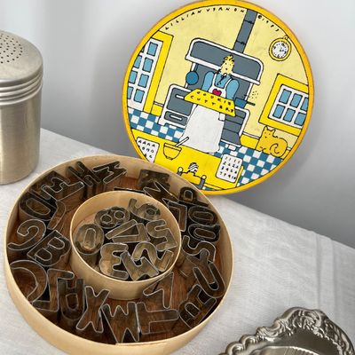 Lot 11 Kitchen tin ware