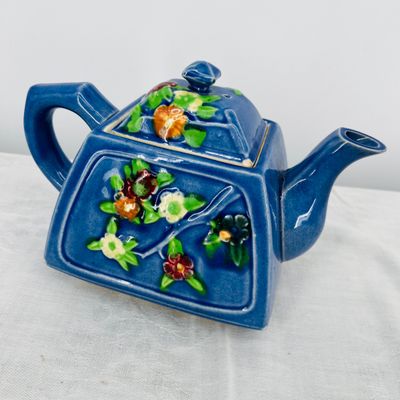 Lot 42 Japan teapot