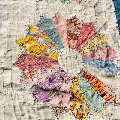 Lot 148 Vintage Dresden Plate Quilt