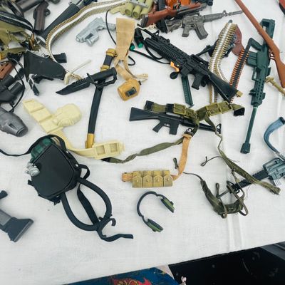 Lot 95 GI JOE Guns and accessories