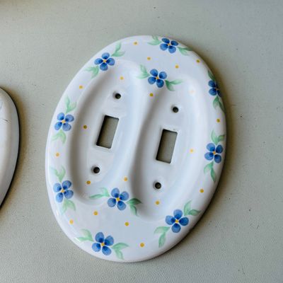 Lot 143 White ceramics