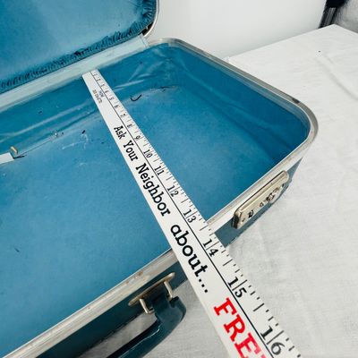 Lot 50 Vintage suitcase