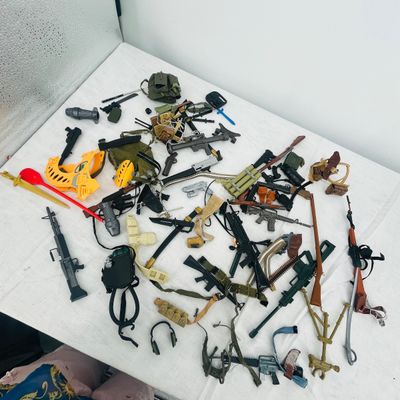 Lot 95 GI JOE Guns and accessories