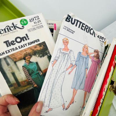 Lot 79 Vintage organizer full of patterns