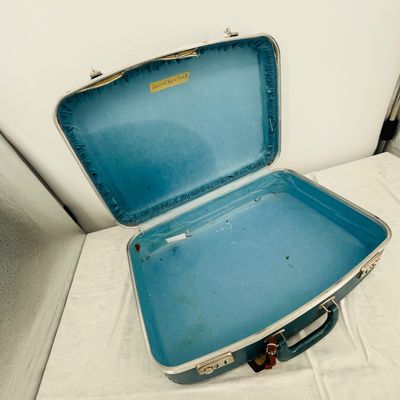 Lot 50 Vintage suitcase