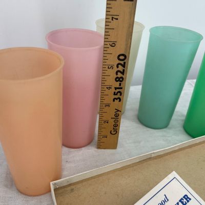 Lot 18 Vintage Tupperware & bakelite Handle cake server